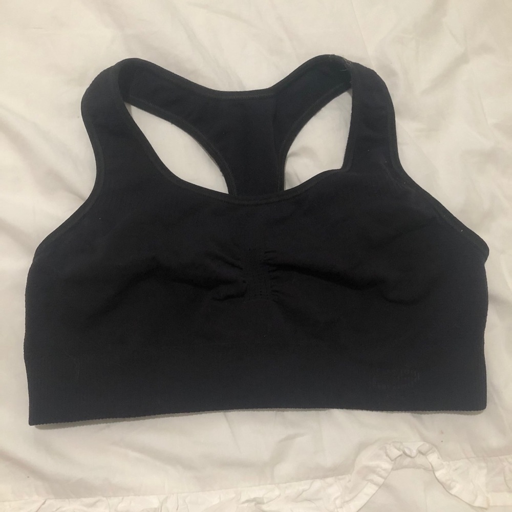 black sports bra